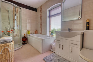 Family Bathroom- click for photo gallery
